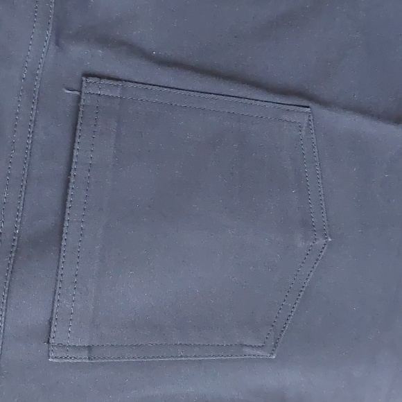 "Mode de Vie" Capri pants, size 12. Navy color - Picture 7 of 9